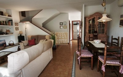 Spacious bungalow with a communal swimming pool and tennis court next to the golf club.